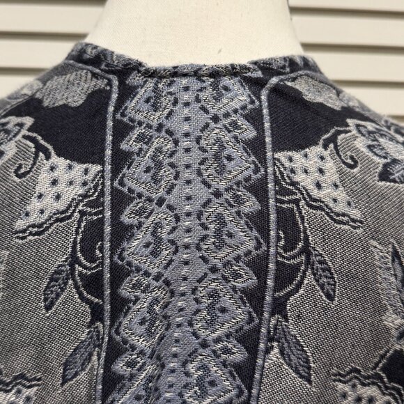 Chico’s Floral Open Front Shawl Wrap with Arm Openings – Navy & White – One Size - Picture 7 of 7